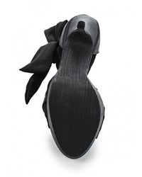 Черные кожаные босоножки на каблуке от Doca
