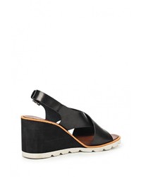 Черные кожаные босоножки на танкетке от Gioseppo
