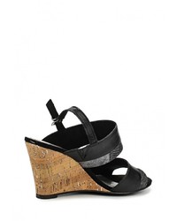 Черные кожаные босоножки на танкетке от Marco Tozzi