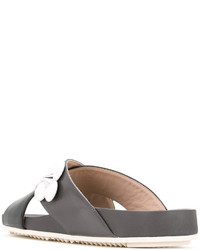 Женские черные кожаные босоножки с цветочным принтом от Fendi