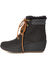 Черные кожаные ботильоны на танкетке от Sperry