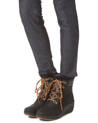 Черные кожаные ботильоны на танкетке от Sperry