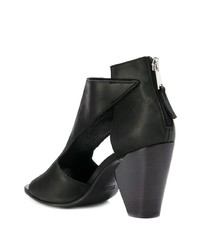 Черные кожаные ботильоны с вырезом от Strategia