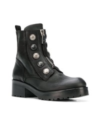 Черные кожаные ботильоны с шипами от Strategia