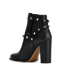 Черные кожаные ботильоны с шипами от Valentino