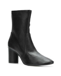 Черные кожаные ботильоны от Stuart Weitzman