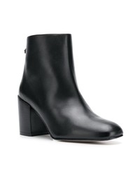 Черные кожаные ботильоны от Stuart Weitzman