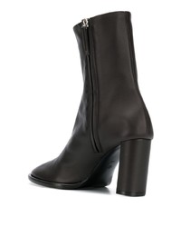 Черные кожаные ботильоны от The Row