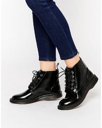 Женские черные кожаные ботинки на шнуровке
