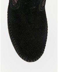 Женские черные кожаные ботинки от Minnetonka