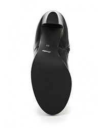 Черные кожаные ботфорты от Bata