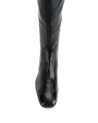 Черные кожаные ботфорты от Stuart Weitzman