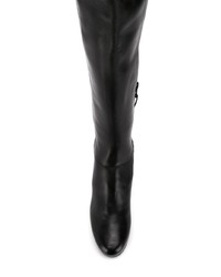 Черные кожаные ботфорты от Stuart Weitzman