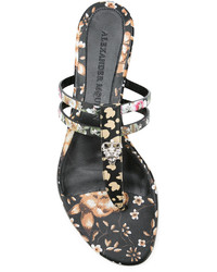 Черные кожаные вьетнамки от Alexander McQueen