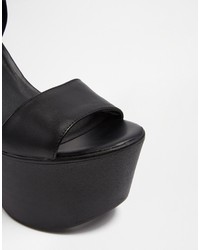 Черные кожаные массивные босоножки на каблуке от Windsor Smith