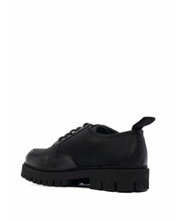 Черные кожаные массивные туфли дерби от Moschino