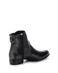 Черные кожаные полусапоги от Bata