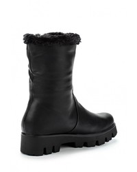 Черные кожаные полусапоги от Flyfor