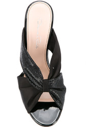 Черные кожаные сабо от Oscar de la Renta