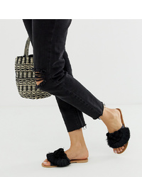 Черные кожаные сандалии на плоской подошве с украшением от Boohoo