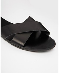 Черные кожаные сандалии на плоской подошве от Pieces