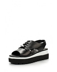 Черные кожаные сандалии на плоской подошве от Love Moschino