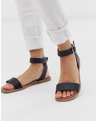 Черные кожаные сандалии на плоской подошве от New Look