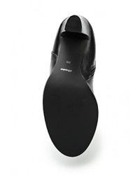 Черные кожаные сапоги от Bata