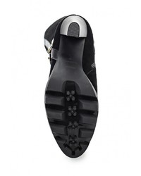 Черные кожаные сапоги от Just Couture