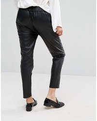 Женские черные кожаные спортивные штаны от Mango