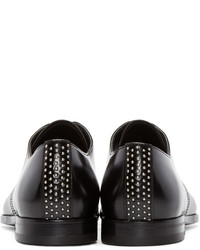 Черные кожаные туфли дерби с шипами от Alexander McQueen