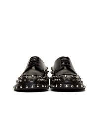 Черные кожаные туфли дерби с шипами от Prada