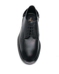 Черные кожаные туфли дерби с шипами от Valentino Garavani