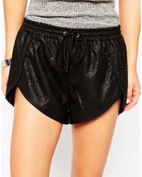 Женские черные кожаные шорты от Finders Keepers