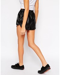Женские черные кожаные шорты от Motel