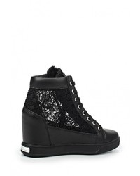 Черные кроссовки на танкетке от GUESS