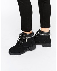 Черные массивные ботинки на шнуровке