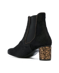 Черные меховые ботильоны от Stine Goya