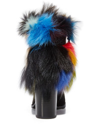 Черные меховые ботильоны от Stuart Weitzman