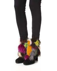 Черные меховые ботильоны от Stuart Weitzman