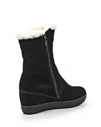 Черные полусапоги от Hortos