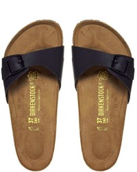 Черные сандалии на плоской подошве от Birkenstock