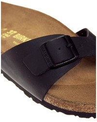 Черные сандалии на плоской подошве от Birkenstock