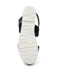 Черные сандалии на плоской подошве от Clowse