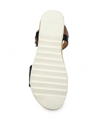 Черные сандалии на плоской подошве от Coco Perla