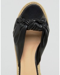 Черные сандалии на плоской подошве от Missguided