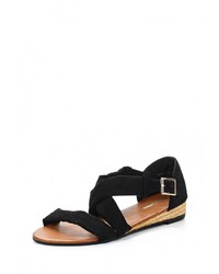 Черные сандалии на плоской подошве от Mada-Emme