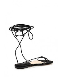 Черные сандалии на плоской подошве от Mango