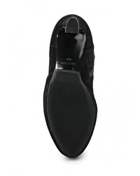 Черные сапоги от Valley