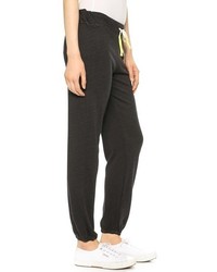 Женские черные спортивные штаны от Sundry